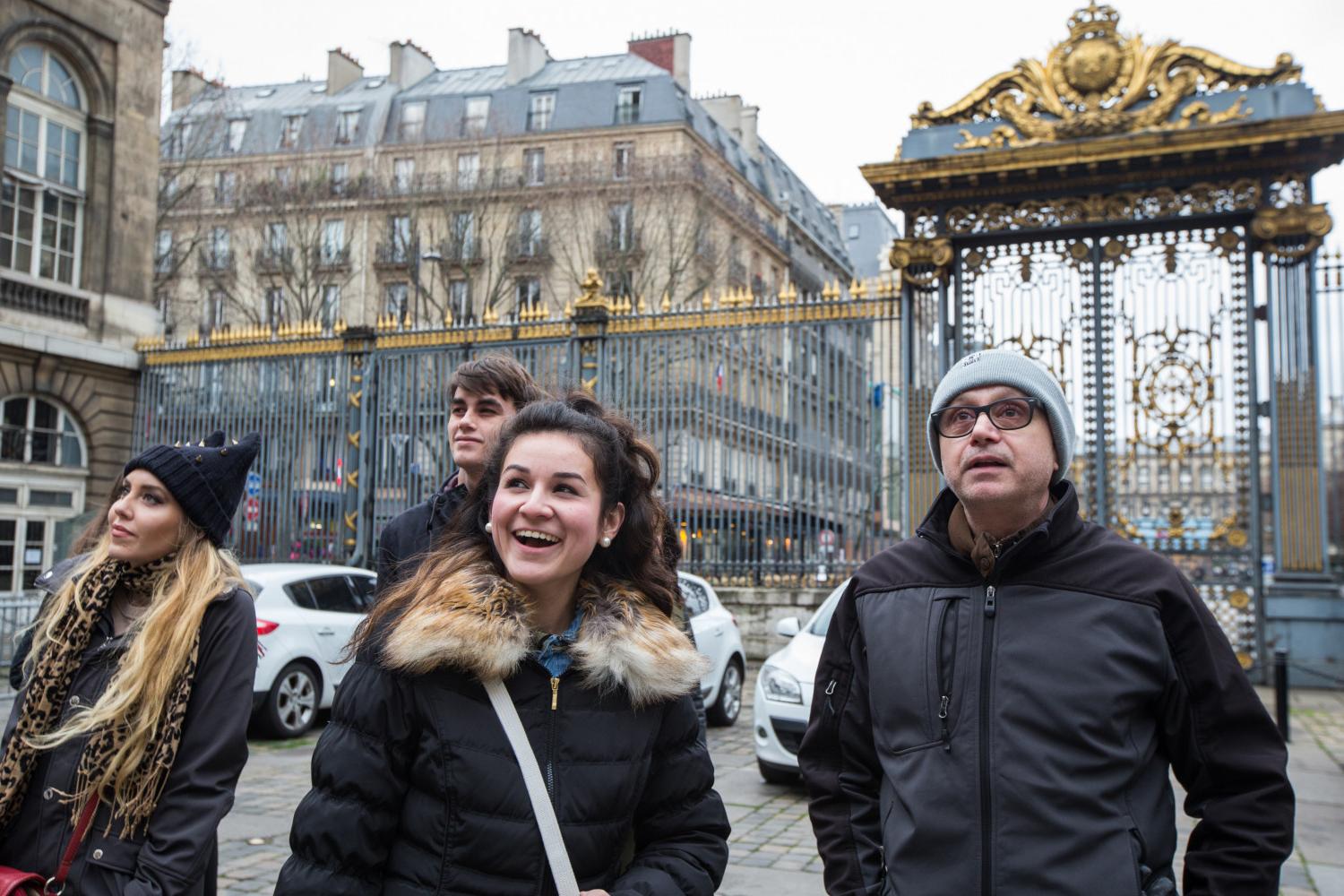 <a href='http://63mz.bsaisoft.com'>全球十大赌钱排行app</a>学院法语教授Pascal Rollet带领学生们到巴黎游学.